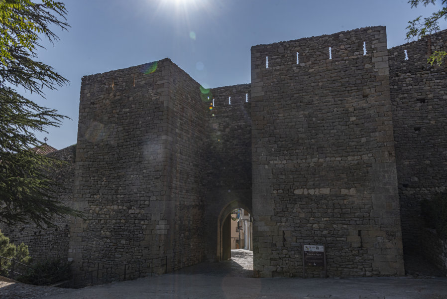 Castelló de la Plana - Morella 041 - Portal de la Nevera.jpg